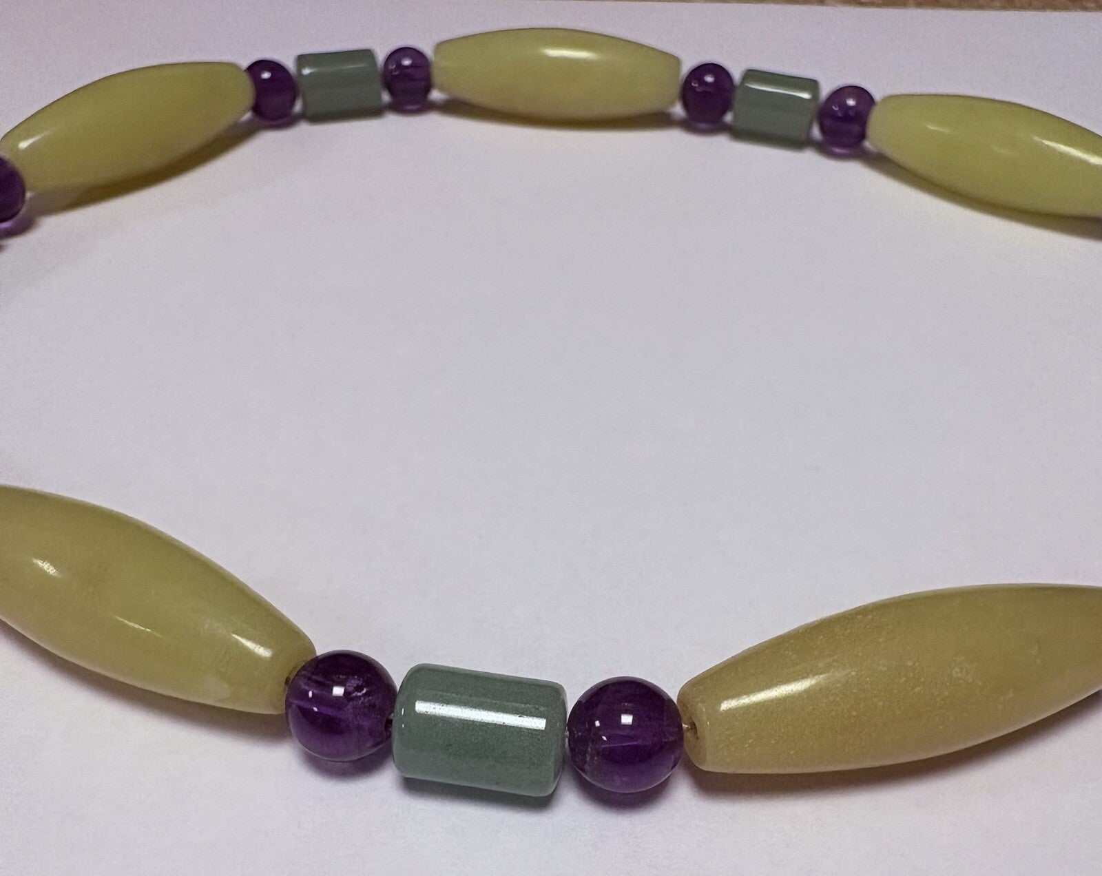 VINTAGE MULTI-COLORED JADE/AMETHYST BEAD NECKLACE WITH STERLING TOGGLE CLASP