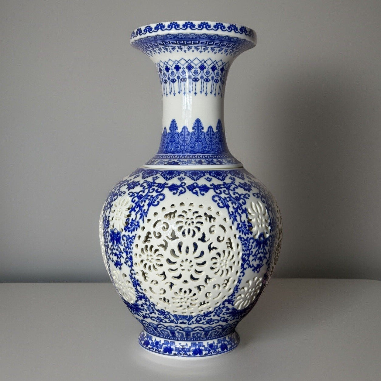 Blue & White Porcelain Vase Chinese Retro Art Hollow Out Vase