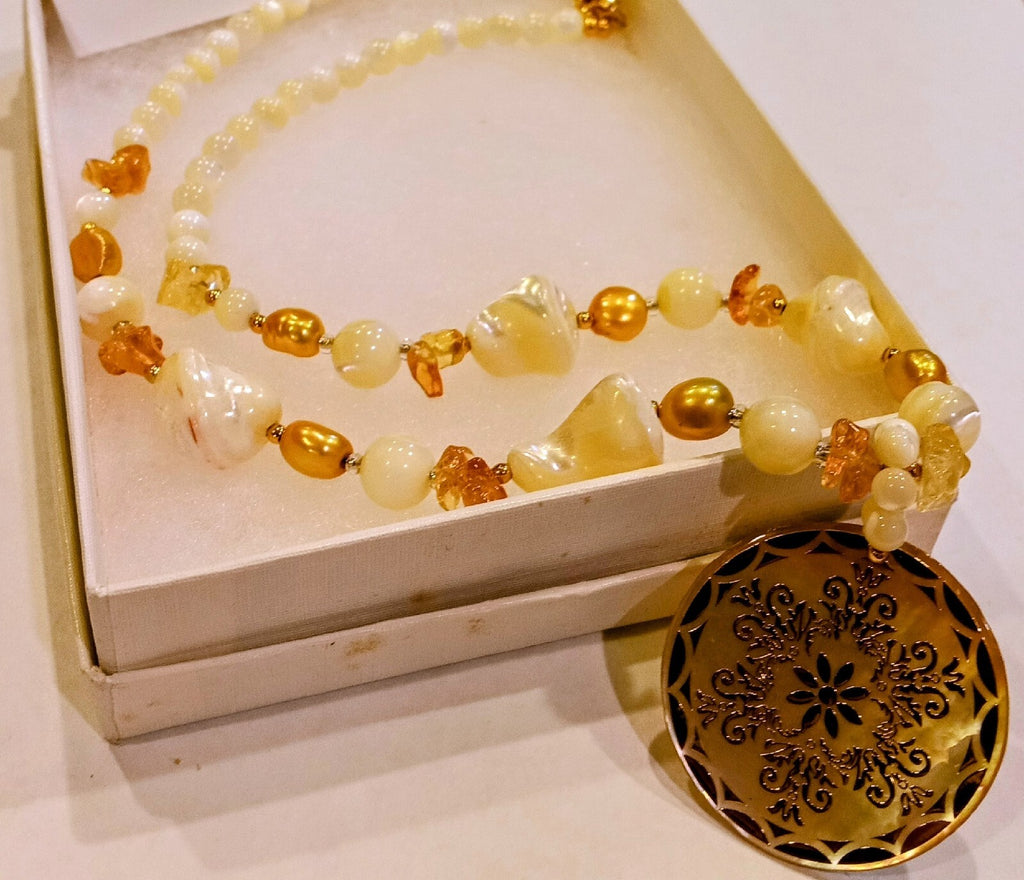 MOP Shell Inlaid Pendant Yellow Shells/Pearl Statement Necklace Genuine Stone