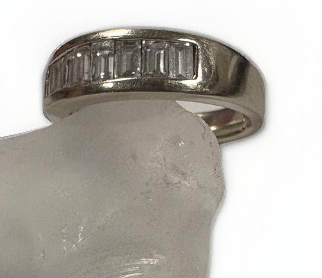 Men’s 10 Grams 18k White Gold Baguette Diamond Band Ring Size 10