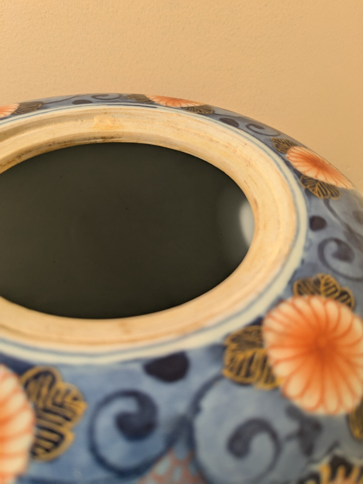 Chinese Porcelain Imari Lidded Jars Pair – Kangxi Mark Vintage Vases