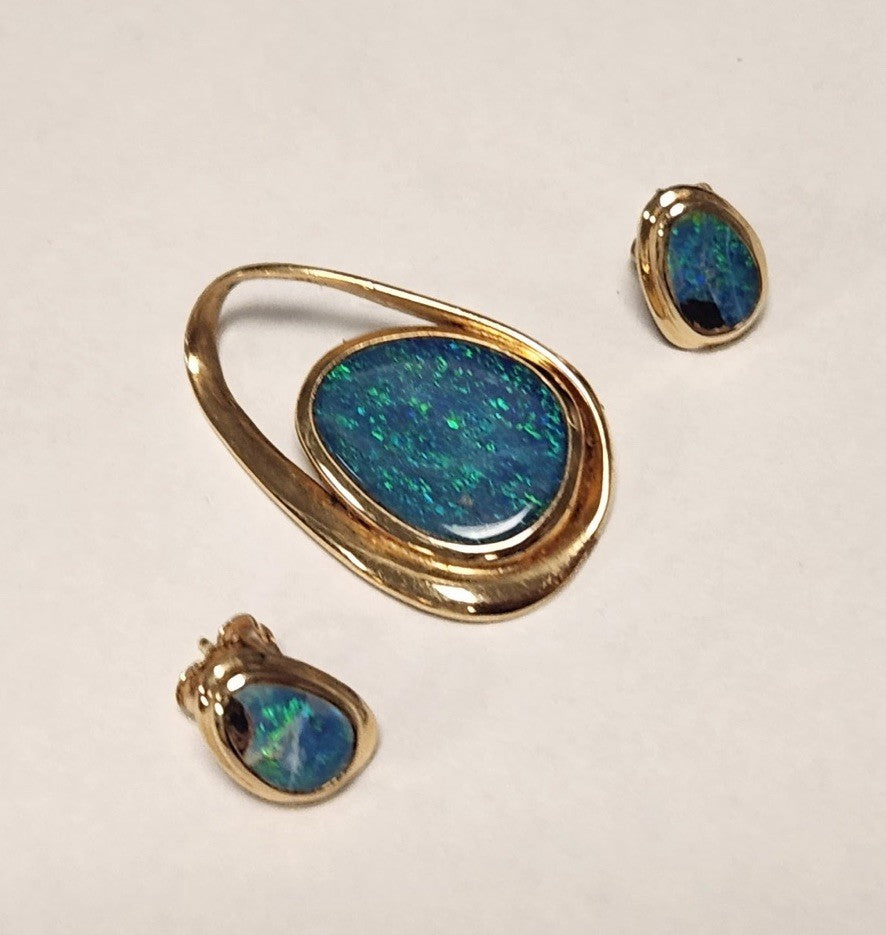 14K Gold Australian Opal Pendant & Earrings Set Blue Green Estate Jewelry