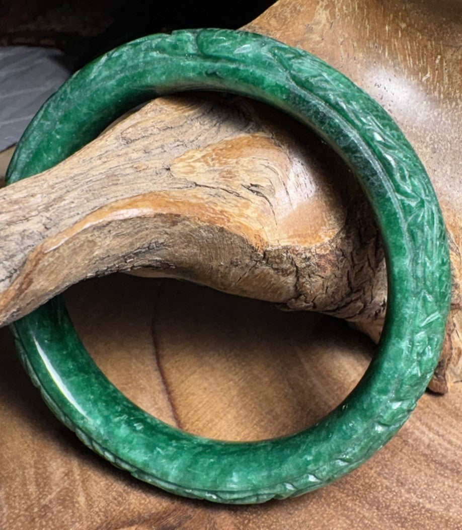 Vintage Carved Green Hardstone Bangle – Sculpted Floral Relief Bracelet
