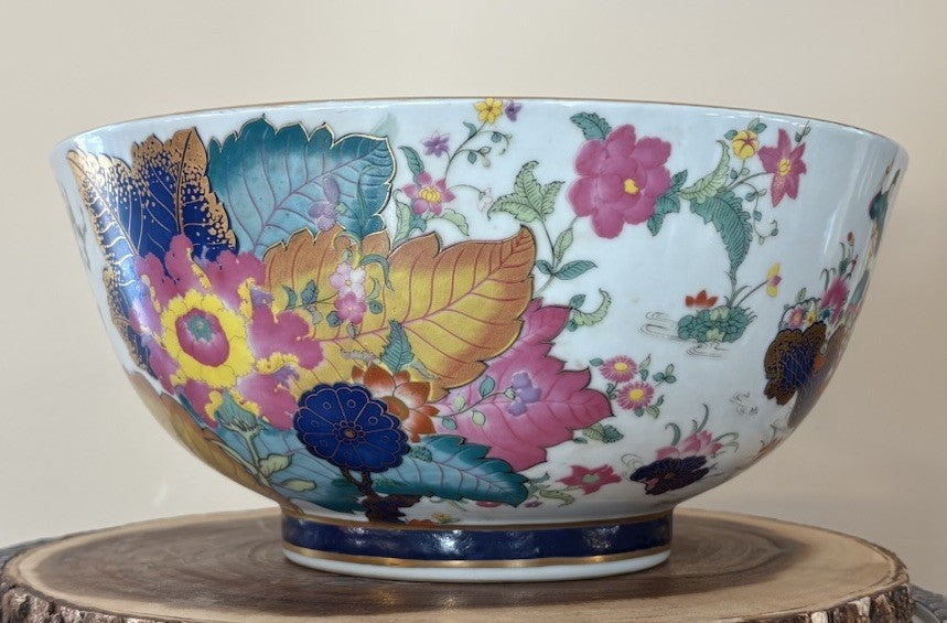 Chinese Famille Rose Porcelain Figural Floral Bowl, Late Qing, 12” Tobacco Leaf