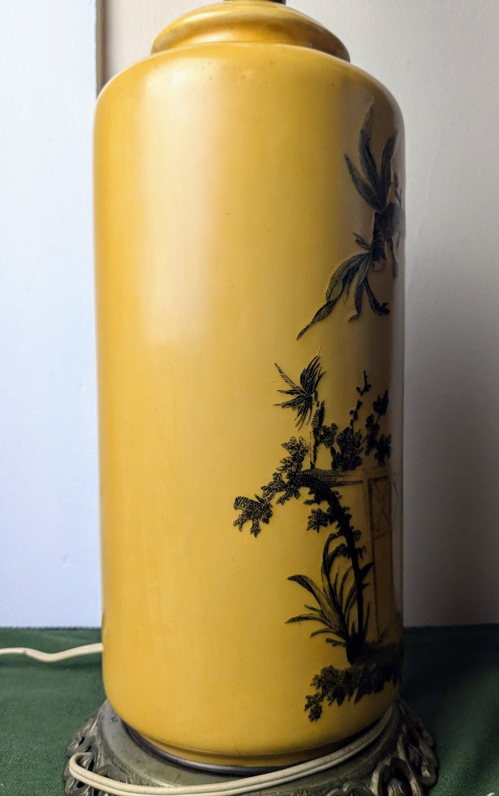 Vintage Mid-Century Chinese Paul Hanson Porcelain Brass Lamp