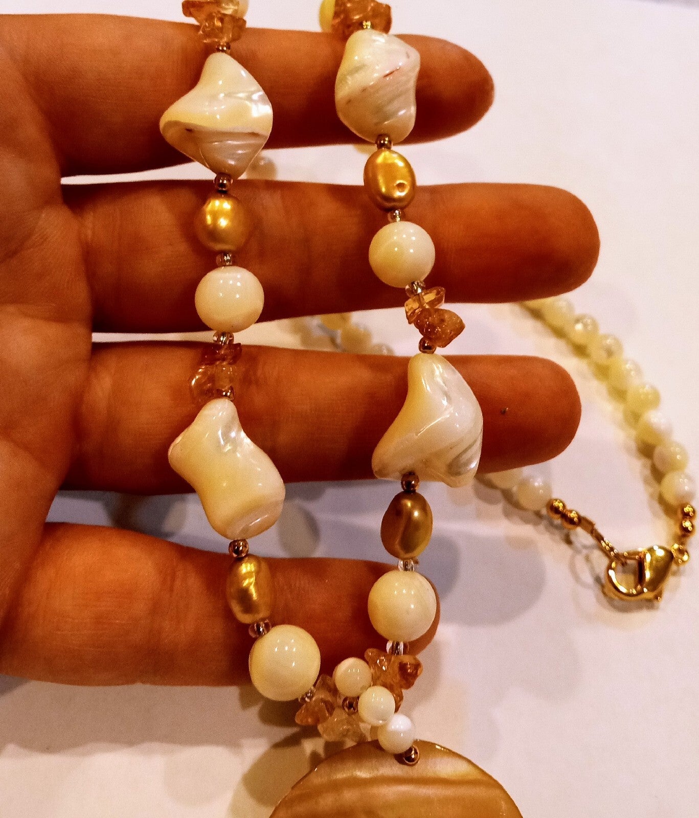 MOP Shell Inlaid Pendant Yellow Shells/Pearl Statement Necklace Genuine Stone