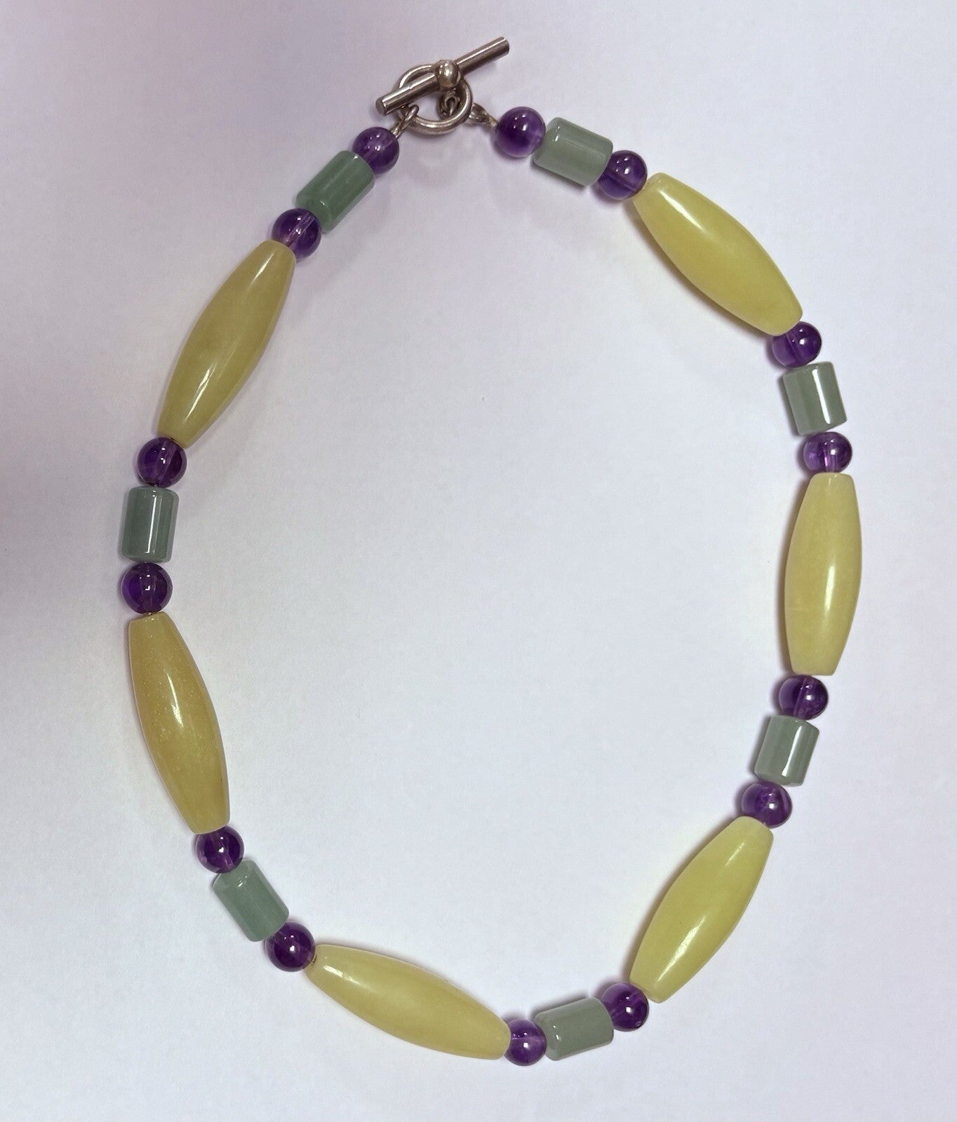 VINTAGE MULTI-COLORED JADE/AMETHYST BEAD NECKLACE WITH STERLING TOGGLE CLASP