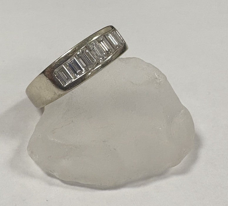 Men’s 10 Grams 18k White Gold Baguette Diamond Band Ring Size 10