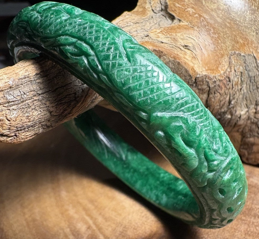 Vintage Carved Green Hardstone Bangle – Sculpted Floral Relief Bracelet