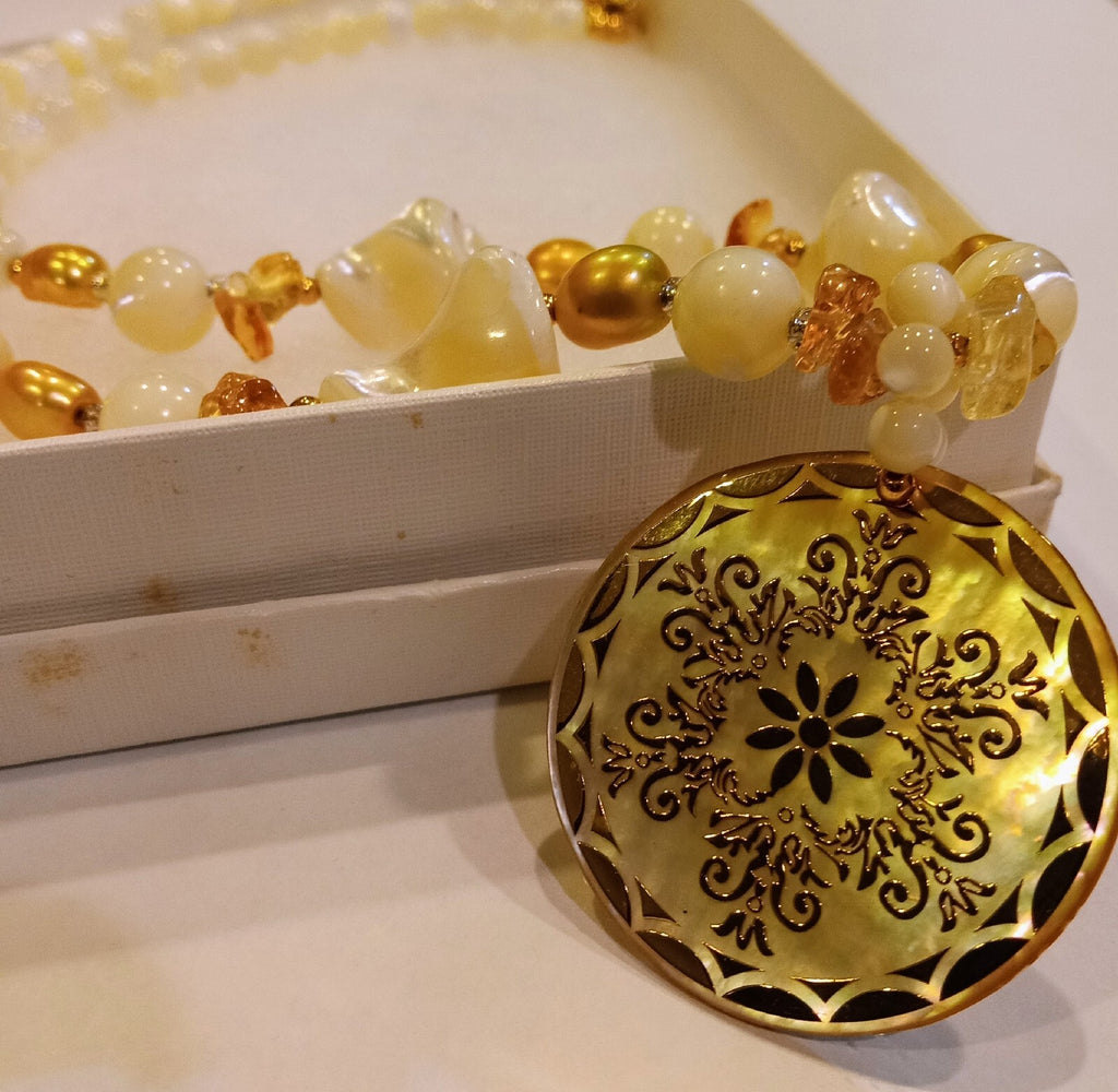 MOP Shell Inlaid Pendant Yellow Shells/Pearl Statement Necklace Genuine Stone