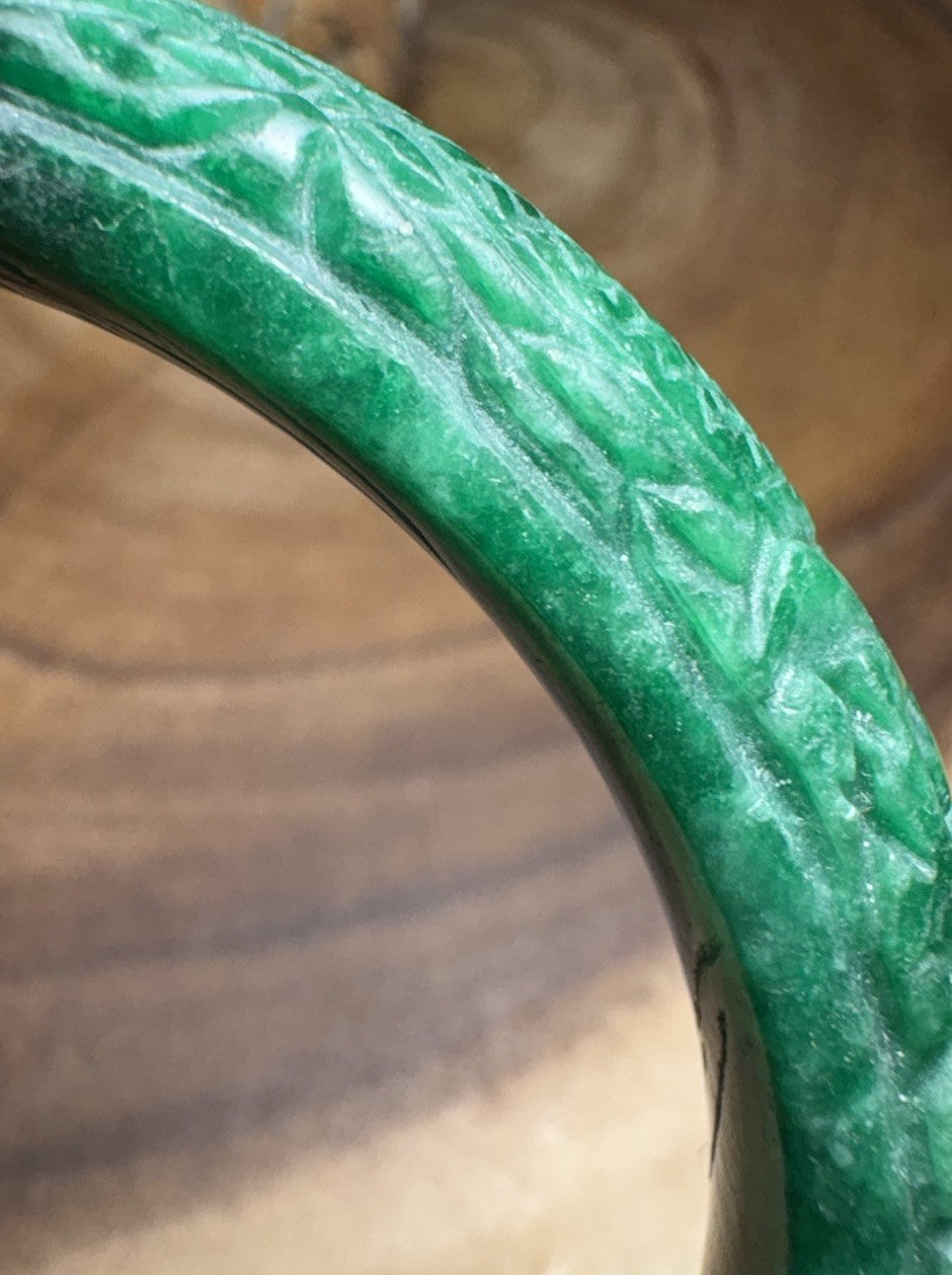 Vintage Carved Green Hardstone Bangle – Sculpted Floral Relief Bracelet