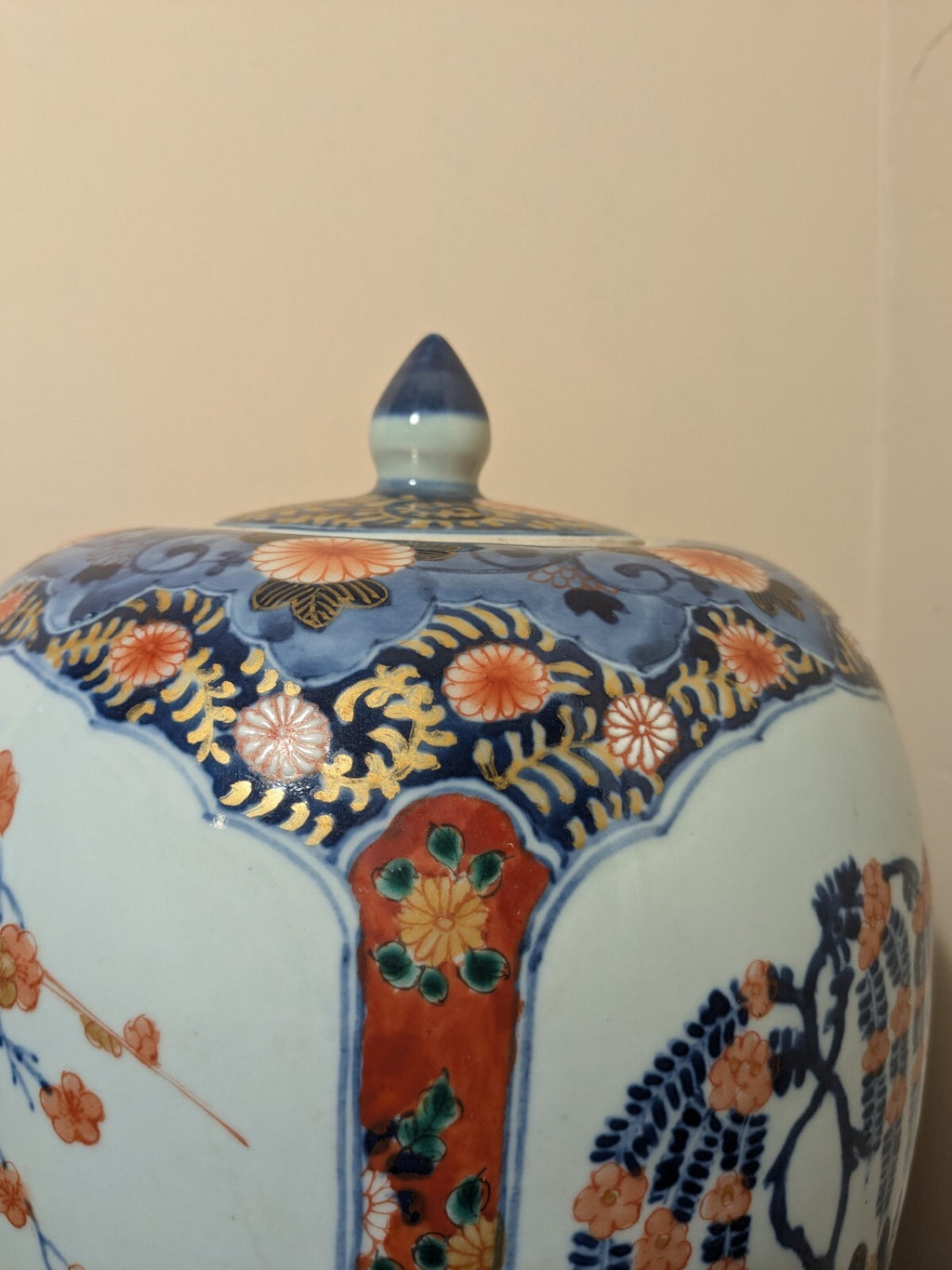 Chinese Porcelain Imari Lidded Jars Pair – Kangxi Mark Vintage Vases