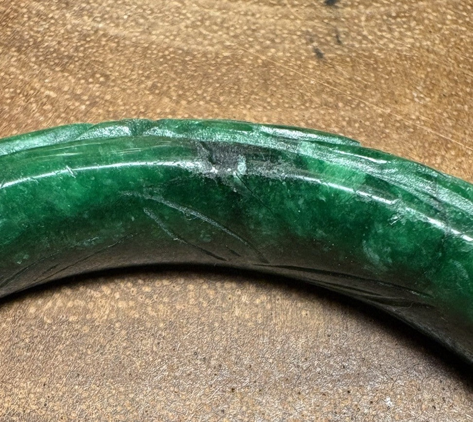 Vintage Carved Green Hardstone Bangle – Sculpted Floral Relief Bracelet
