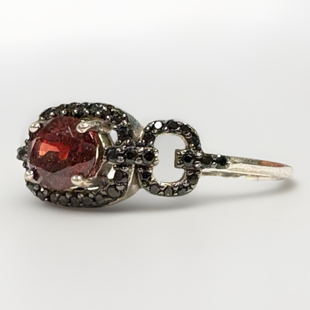Antique-Style Oval Ruby Ring with Black Stone Halo –Vintage Statement 925 10.75