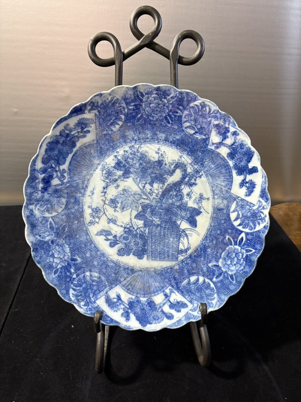 Antique Japanese Imari Porcelain Antique Blue and White Scalloped Plate